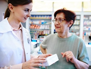 Fountain Hills Arizona female pharmacy tech assisting senior woman